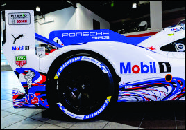 Mobil 1 a Porsche oslavujú 30 rokov spolupráce na pretekárskych okruhoch aj na cestách